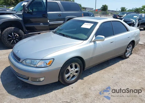 2001 Lexus Es 300 z USA, uszkodzony, nr VIN JT8BF28GX10307910